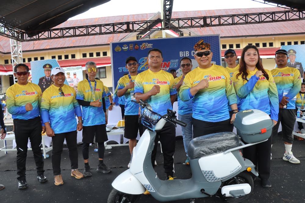 Kapolres Buton Serahkan Doorprize Bhayangkara Run 10K, Apresiasi Antusiasme Masyarakat