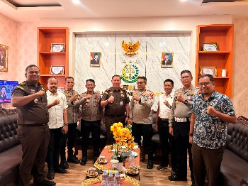 Kapolres Buton Tengah Silaturahmi ke Kejari Buton, Bahas Penguatan Layanan Penegakan Hukum