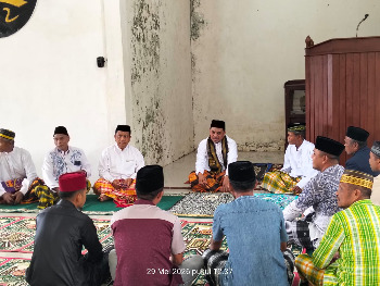 Wakil Buton Jadi Khatib Shalat Jumat Sekaligus Serap Aspirasi Warga Desa Mantowu