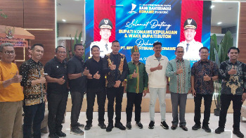 Wakil Bupati Buton Syarifudin Saafa, S.T., melakukan kunjungan kerja ke Kantor Pusat Bank Bahteramas Konawe (PERSERODA) pada Selasa Selasa, 5 Mei 2026. Kunjungan ini memenuhi undangan resmi dari Direktur Utama BPR Bahteramas bersama Bupati Konawe Kepulauan. (Foto: La Ampi - Takawa.ID)