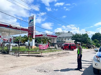 Cegah Kemacetan, Sat Lantas Polres Buton Intensifkan Pengaturan Lalu Lintas di SPBU