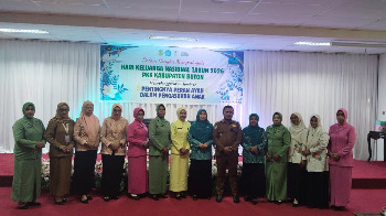 tim Penggerak Pemberdayaan dan Kesejahteraan Keluarga (TP PKK) Kabupaten Buton menggelar seminar bertajuk “Pentingnya Peran Ayah dalam Pengasuhan Anak”. Acara edukatif ini dibuka secara resmi oleh Wakil Bupati Buton Syarifudin Saafa, S.T., di Aula Kantor Bupati, Pusat Perkantoran Takawa, Selasa (7/7/2026). (Foto: La Ampi - Takawa ID)