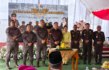 HUT Kejaksaan RI ke -81, Kejari Buton Gelar Aksi Sosial di Tiga Wilayah