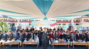 Hari Bhayangkara ke-80, Kapolres Buton Tekankan Profesionalisme dan Beri Penghargaan Personel Berprestasi