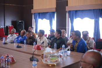 Bupati Buton Alvin Akawijaya Putra, S.H., menegaskan komitmennya dalam menjalankan roda pemerintahan yang bersih dan transparan. Hal tersebut disampaikan saat mengikuti Live Talk Show Pencegahan Korupsi bagi Pimpinan Daerah Tahun 2026 yang diselenggarakan oleh BPSDM Kementerian Dalam Negeri (Kemendagri), Kamis (16/04/2026). (Foto: Agung - Kominfo)